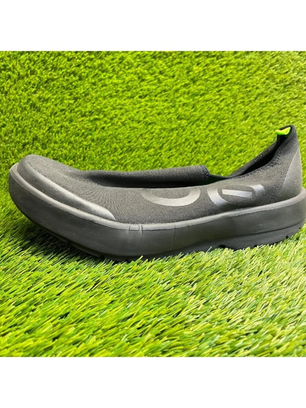 OOFOS OOmg EeZee Low Mens Size 11 Black Casual Athletic Slip On Recovery Shoes